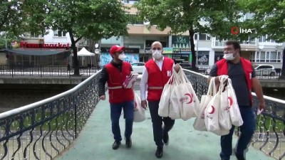 bayram sekeri -  Türk Kızılay ekipleri, kapı kapı dolaşıp 20 bin maske ile çekme helva dağıttı Videosu