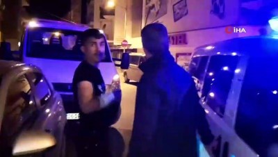 bicakli kavga -   Aksaray’da 2 grup arasında çıkan kavgada 1 kişi yaralandı Videosu