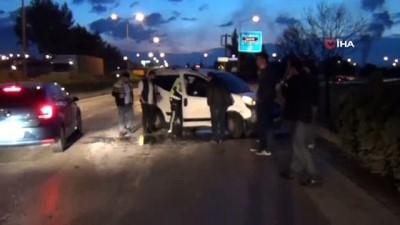 kozluca -  Facianın eşiğinde dönüldü...Yoldan çıkan hafif ticari araç halk otobüsüne çarptı: 2 yaralı Videosu
