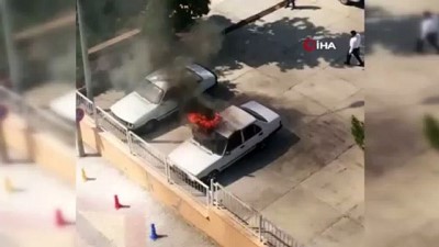  Park halindeki otomobil alev alev yandı
