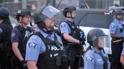polis siddeti -  - ABD'de George Floyd'un ölümünün ardından tansiyon yükseliyor
- Protestocular marketleri yağmalamaya başlarken, bir dükkana girmeye çalışan kişi ise dükkan sahibi tarafından vuruldu Videosu