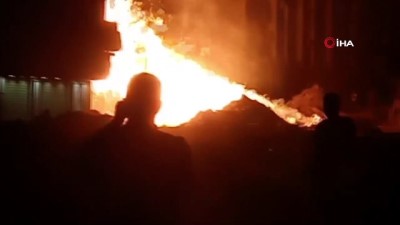 itfaiye araci -  - Kahire'de doğal gaz boru hattında patlama Videosu