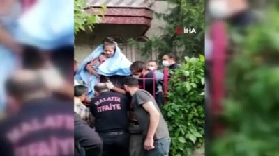 Küçük kız, karnına saplanan demirle hastaneye kaldırıldı