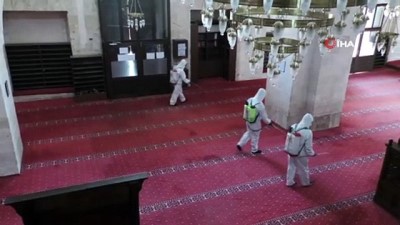  Mardin’de ibadete açılacak camiler dezenfekte edildi