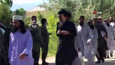 baris sureci -  - Taliban heyeti, Afgan hükümeti ile mahkum takası görüşmeleri için Kabil'de Videosu