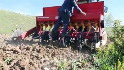  Van Büyükşehir Belediyesinden üreten çiftçiye makine desteği