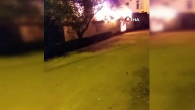 ev yangini -  Alevler geceyi aydınlattı, ev tamamen yandı Videosu