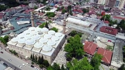 cami bahcesi -  Binlerce Bursalı Tarihi Ulucami'de günler sonraki ilk Cuma namazında buluştu Videosu