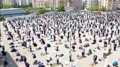 mazda -  Bursa’da Emek pazar alanı cuma namazında insan seline döndü Videosu