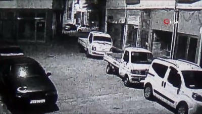 ticari arac -  Magandaların sokak ortasında ateş açtığı anlar kamerada Videosu