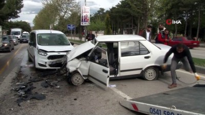 ilk mudahale -  Elazığ’da trafik kazası: 1’i ağır 3 yaralı Videosu