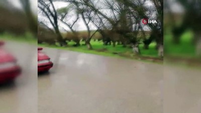  Kırıkkale’de sağanak yağış sonrasında ekili tarım alanları ve yollar sular altında kaldı