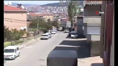 kacis -  Sokağa çıkma kısıtlamasında hava almak için evden çıktı; polisi görünce böyle kaçtı Videosu