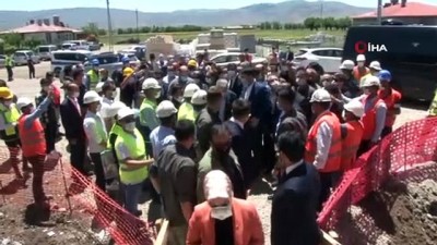 futbol sahasi -  Bakan Kurum Elazığ’da, deprem konutlarını inceledi Videosu