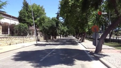  - Gaziantep'te işlek cadde ve sokaklar boş kaldı