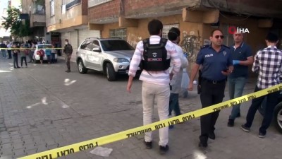 ozel hareket -  Polisin 'Dur' ihtarına uymayan zanlı kaçarken polislere ateş açtı Videosu