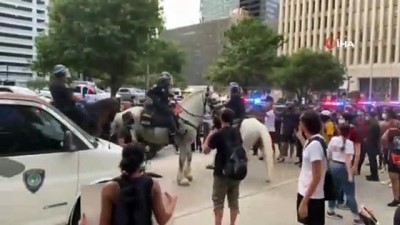  - ABD’de atlı polis göstericiyi ezdi