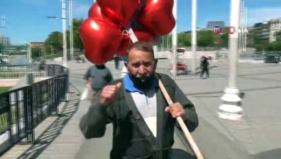  Balon satmak için sokağa çıkan 71 yaşındaki seyyar satıcı siftah yapamadan evine döndü