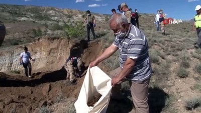 kemik parcasi -  Erzincan’da inşaat kazısında savaş döneminden kaldığı tahmin edilen kemikler bulundu Videosu