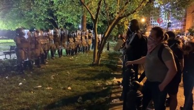  Protestoculara müdahale için askerler sokağa indi