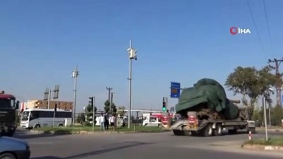 askeri konvoy -  Suriye sınırına obüs ve mühimmat sevkiyatı Videosu