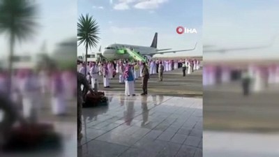  - Suudi Arabistan'da Kral Abdülaziz Uluslararası Havalimanı yeniden açıldı
- Çalışanlar yolcuları dans ederek, karşıladı