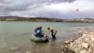 naylon poset -  ABD uyruklu şahsın baraj gölüne bıraktığı balıklar bulunamadı Videosu