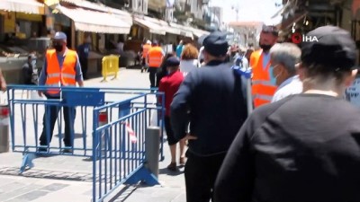  - İsrail’de korona tedbirlerinin gevşetilmesinin ardından insanlar sokaklara akın etti