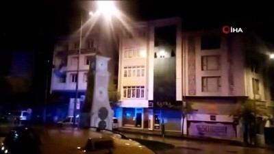 saganak yagis -  Kısıtlama sonrası vatandaşlar sokaklara döküldü Videosu