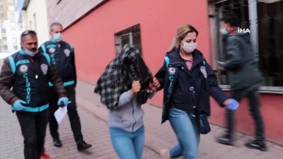 capraz sorgu -  Polis cinayetin zanlısını yakalamak için şehirdeki S.K. isimli kadınlarla görüştü Videosu