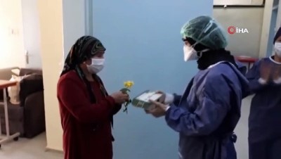 karantina -  Korona'dan taburcu olan kadına baklavalı uğurlama Videosu