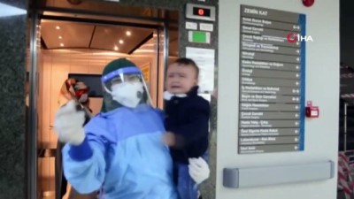 karantina -  1 yaşındaki bebek babasıyla koronayı yendi, hastaneden babasıyla birlikte taburcu oldu Videosu