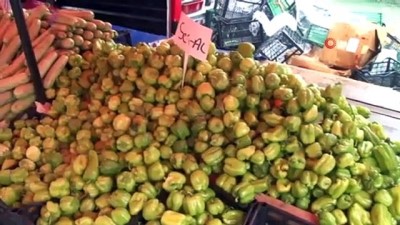 pazar alisverisi -  Erzurumlular yağmura aldırış etmedi, şemsiyesini alan pazara koştu Videosu