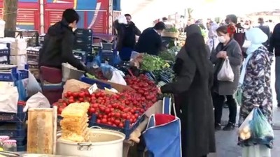  Koronaya inat Fatih Çarşamba pazarında yoğunluk
