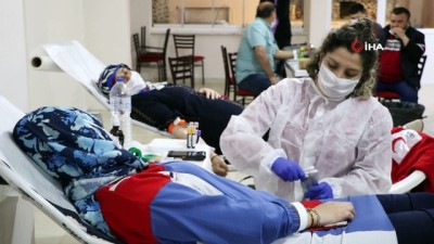  Site sakinleri iftar sonrası kan bağışında bulundu