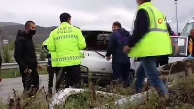 aydinlatma diregi - Kaza sonrası kamyonet sürücüsünü sıkıştığı yerden itfaiye ekipleri tarafından kurtarıldı Videosu
