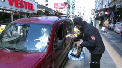 sahit -  Kilis’te polis uyarılarda bulunduğu sürücelere maske dağıttı Videosu