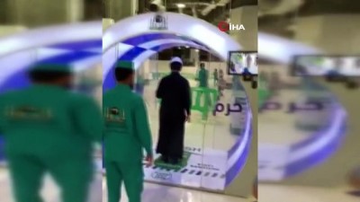  - Suudi Arabistan Kabe'nin girişine sterilizasyon kapısı koydu