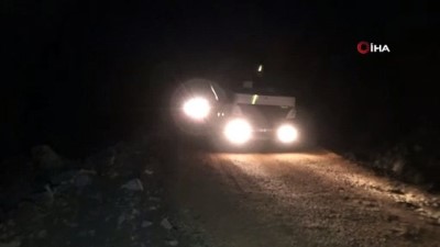 yol yapimi -  Yüksekova-Van karayolu 6 günün ardından kontrollü bir şekilde açıldı Videosu