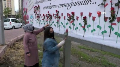  Başkan Yalçın'dan annelere bilboardda gül jesti