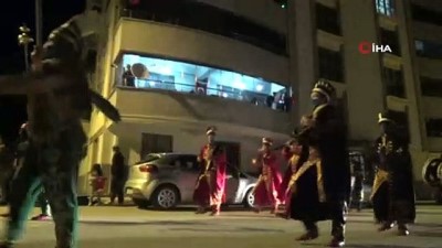 mehter takimi -  Bu yıl da Ramazan geleneği bozulmadı... Mehteran eşliğinde “Onbeşi” Videosu