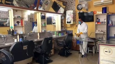  Erdemli'de 130 berber ve kuaför dezenfekte edildi