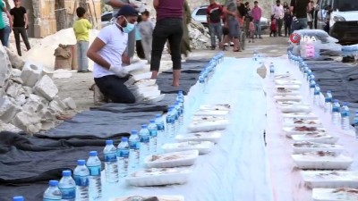 - Halep’te siviller enkaz yığınları arasında iftar yaptı