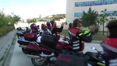 hastane bahcesi -  Motosiklet tutkunlarından korona virüs testi pozitif çıkan arkadaşlarına ve sağlık çalışanlarına moral Videosu