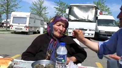  90 gündür arabada yaşayan engelli kadın ve oğlu sıcak yuvalarına kavuştu