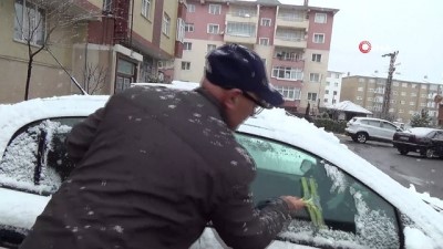 bahari beklerken -  Erzurum’da baharı beklerken kış geri geldi...Mayıs ayında kent merkezine lapa lapa kar yağdı Videosu