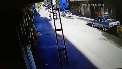  Evinde telefonla oynayan çocuğun telefonunu böyle çaldılar