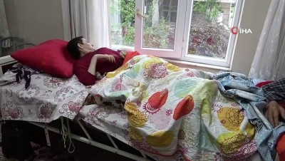 diyaliz hastasi -  Hayatını ailesine adayan bir kadın...36 yıldır 3 engelli çocuğuna ve hasta eşine bakıyor Videosu