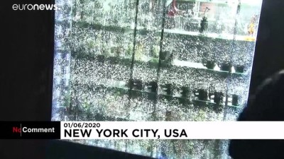 polis siddeti - ABD'de polis şiddetiyle patlak veren protestolarda New York'taki ünlü mağazalar yağmalandı Videosu