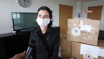  Akhisar’da kadınlar gönüllü olarak 4 bin maske üretti